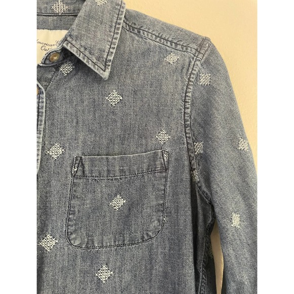 American Eagle Women's Size M denim embroidered diamond pattern button up - Picture 4 of 8